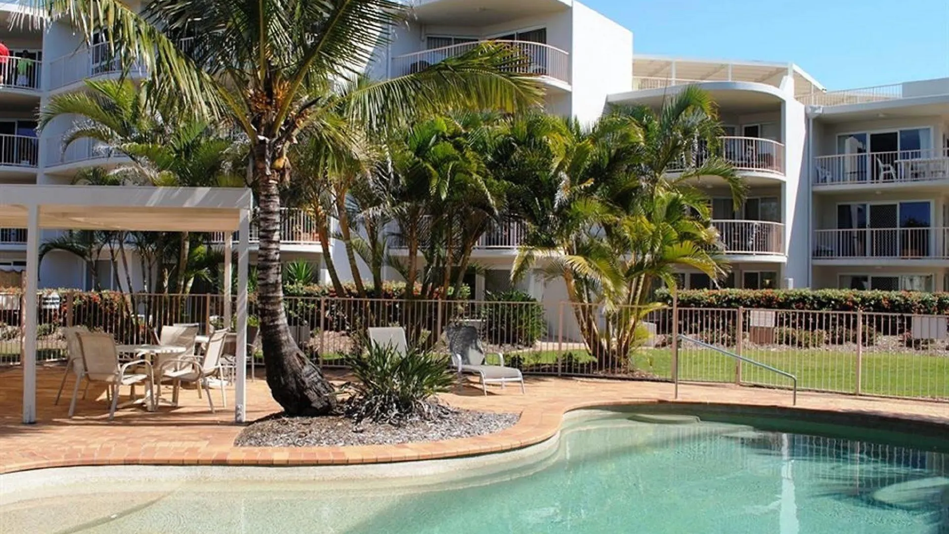 Surfside On The Beach Buddina 4*,