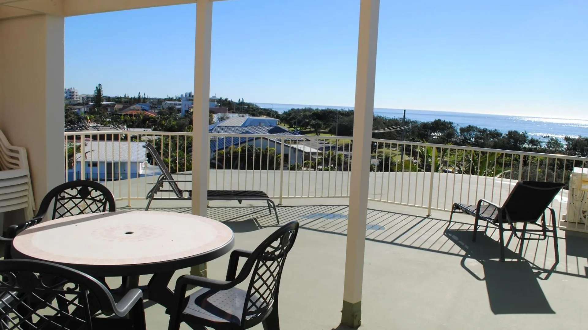 Surfside On The Beach Buddina Aparthotel