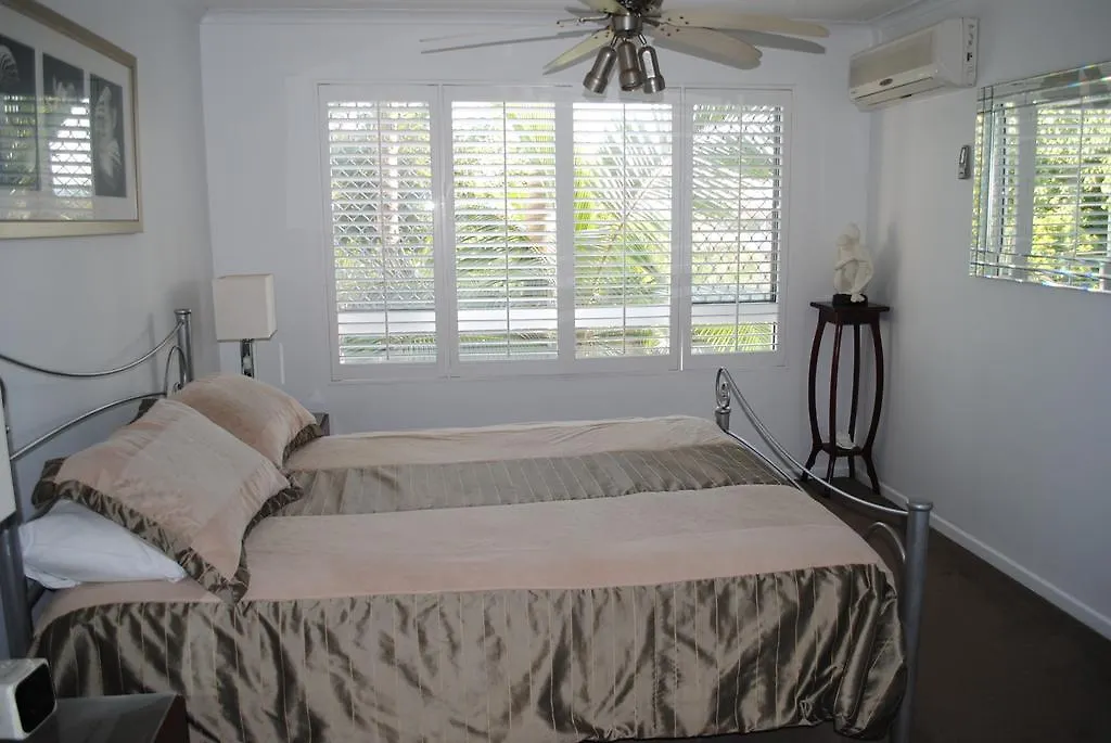 Aparthotel Surfside On The Beach Buddina