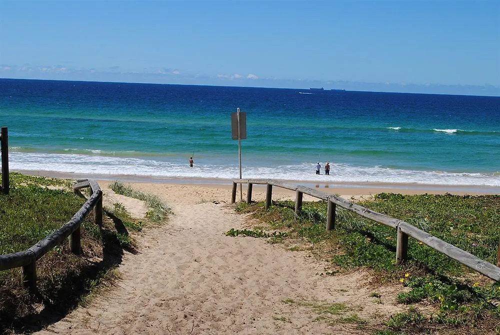 **** Aparthotel Surfside On The Beach Buddina Australia