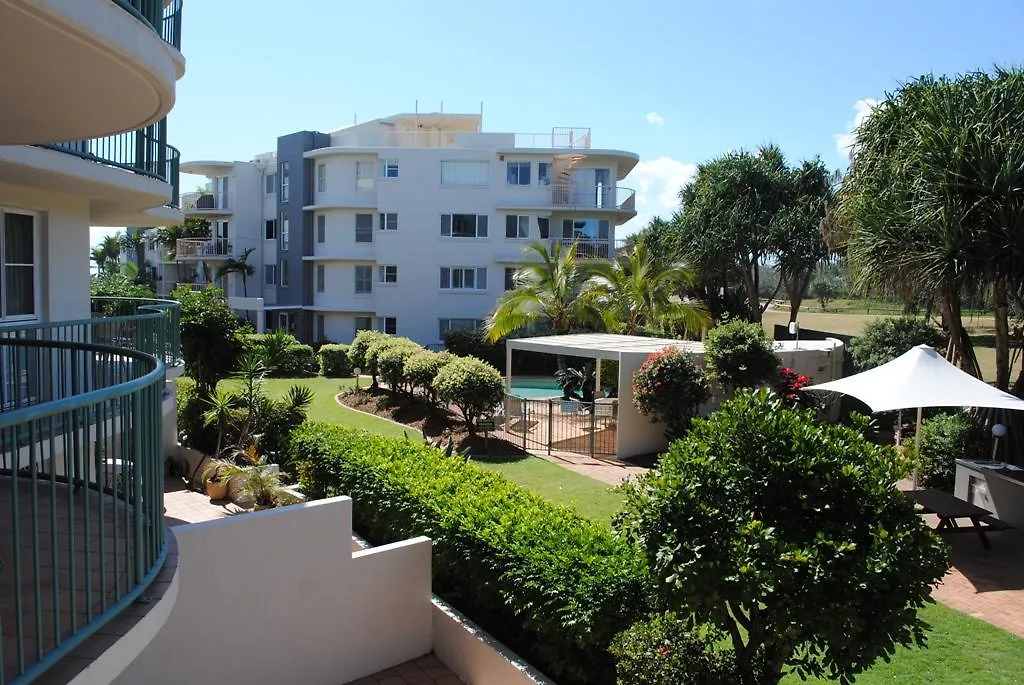Surfside On The Beach Buddina 4*,