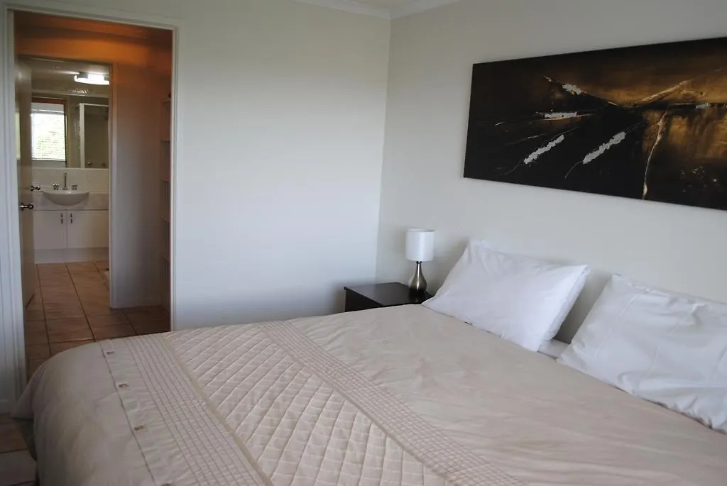**** Aparthotel Surfside On The Beach Buddina Australia